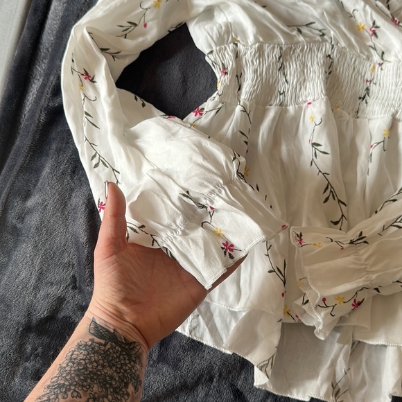 ❣️3/$30 SHEIN Ruffle Hem, Wrap, Shirred Waist top - Picture 6 of 7